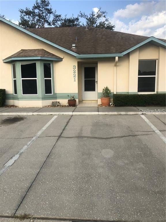 property at 3221 Villa Way Cir