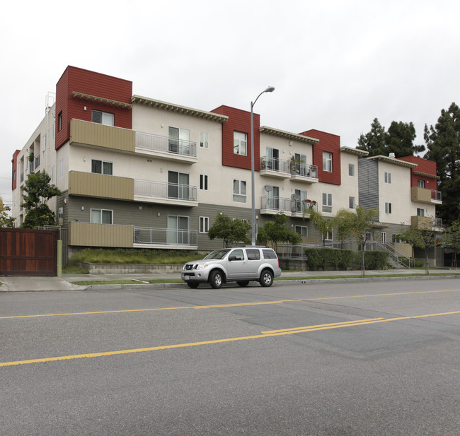 Bronson Court in Los Angeles, CA - Building Photo - Building Photo