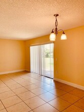 1560 Lake Crystal Dr in West Palm Beach, FL - Building Photo - Building Photo