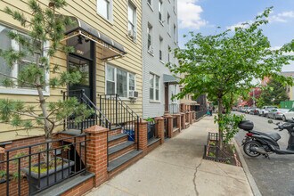 113 Eckford St in Brooklyn, NY - Foto de edificio - Building Photo