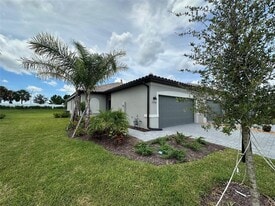 15736 Sunny Day Dr in Bradenton, FL - Building Photo