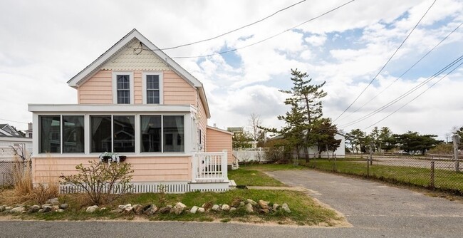257 Northern Blvd in Newburyport, MA - Building Photo - Building Photo
