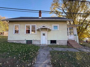 834 N 4th St in Savanna, IL - Building Photo - Building Photo