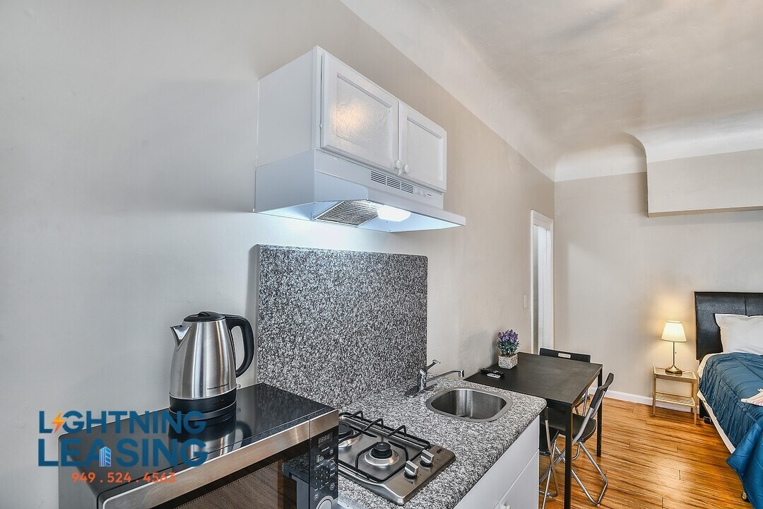 727 S Alvarado St in Los Angeles, CA - Building Photo