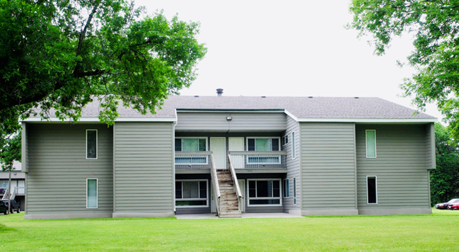 24th Street  Apartments in Willmar, MN - Building Photo - Primary Photo