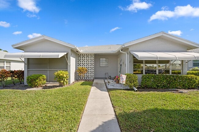 14609 Canalview Dr in Delray Beach, FL - Building Photo - Building Photo