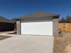 10005 SW 38th St in Mustang, OK - Building Photo - Building Photo
