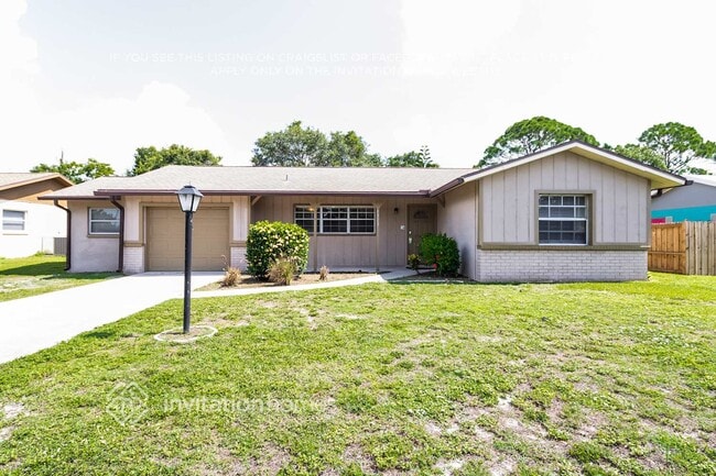 5323 Winewood Dr in Sarasota, FL - Building Photo - Building Photo