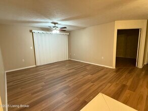 10305 Trotters Pointe Dr in Louisville, KY - Building Photo - Building Photo