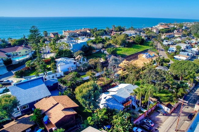 132 Europa St in Encinitas, CA - Foto de edificio - Building Photo