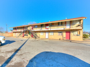 Santa Fe Apartments in Oklahoma City, OK - Building Photo - Building Photo