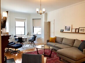 247 Newbury St, Unit 2B in Boston, MA - Building Photo - Building Photo
