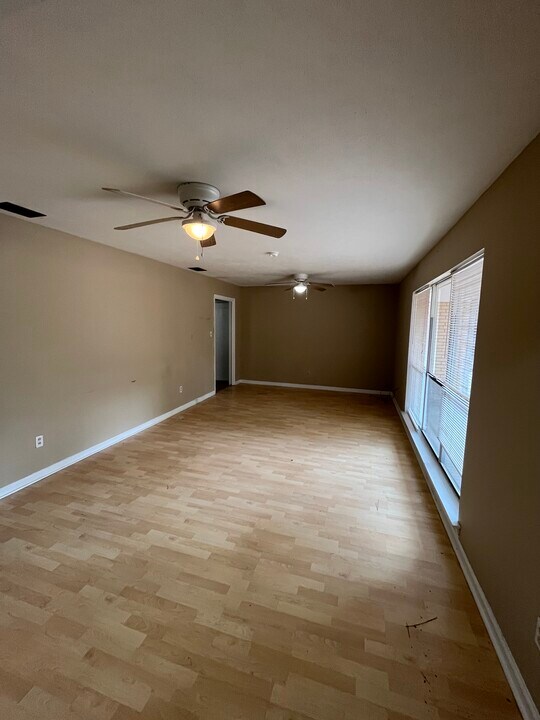 211 Henderson St in Statesboro, GA - Building Photo