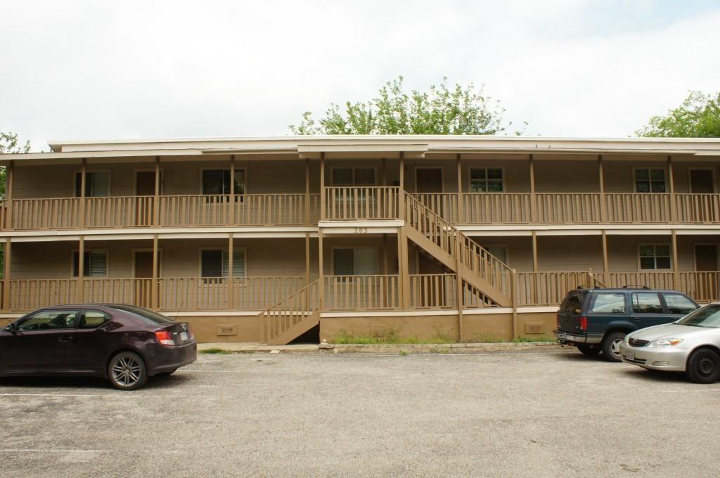 203 S Mitchell St in San Marcos, TX - Building Photo