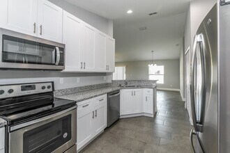 105 Pompei Dr in Poinciana, FL - Building Photo - Building Photo