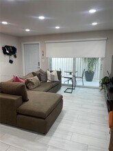 6840 SW 45th Ln in Miami, FL - Building Photo - Building Photo