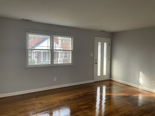 3109 N Parham Rd in Richmond, VA - Foto de edificio - Building Photo