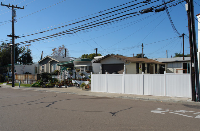 Lake Murray Mobile Home Park in La Mesa, CA - Building Photo - Building Photo