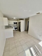 22200 SW 116th Ave in Miami, FL - Foto de edificio - Building Photo