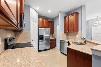 6745 Breezy Palm Dr in Riverview, FL - Building Photo - Building Photo