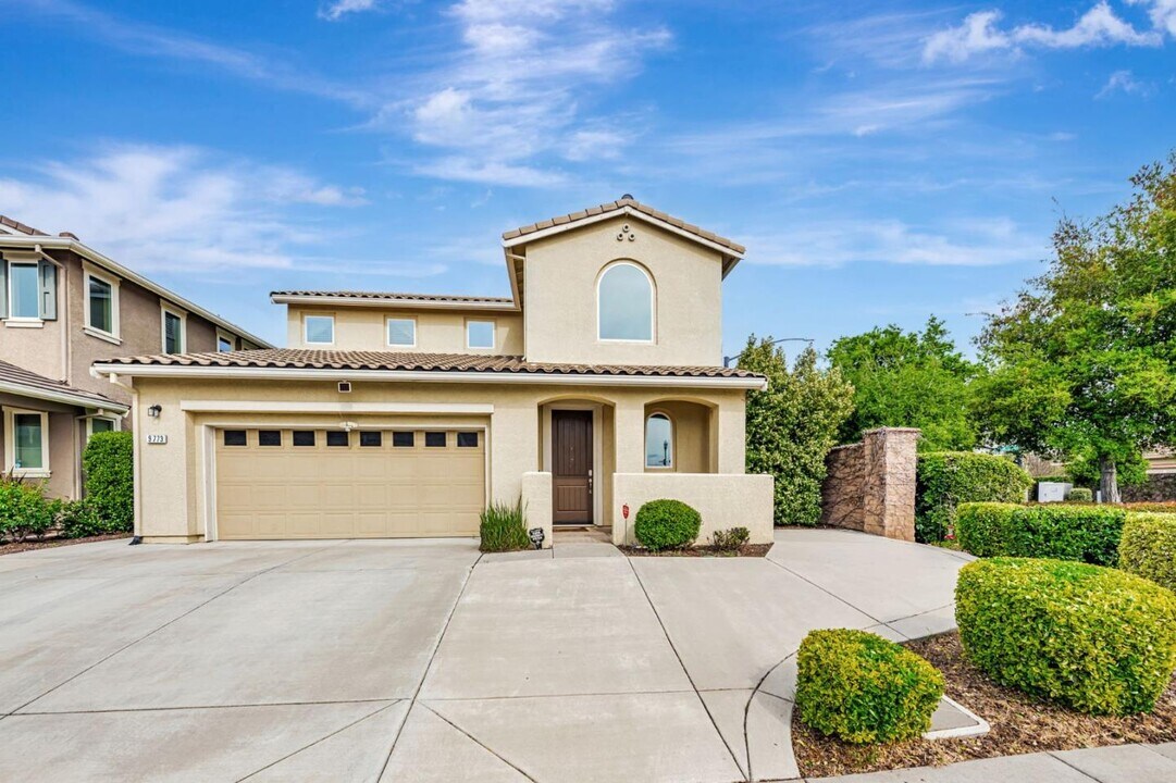 9773 Philta Way in Elk Grove, CA - Building Photo