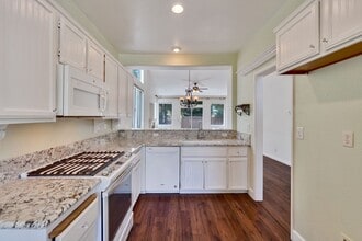 145 Whiting Way in Folsom, CA - Building Photo - Building Photo