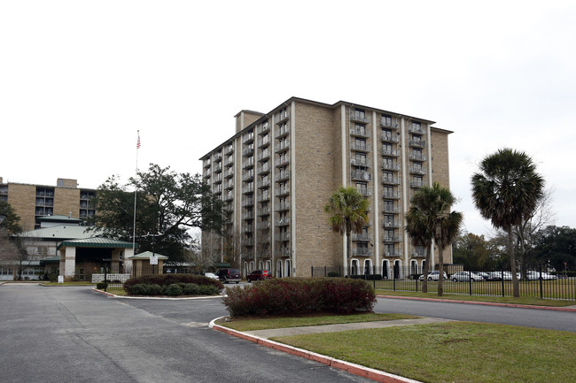 Central Plaza Towers in Mobile, AL - Building Photo - Building Photo