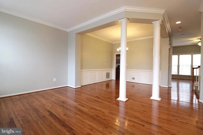 2351 Stone Fence Ln in Herndon, VA - Building Photo - Building Photo