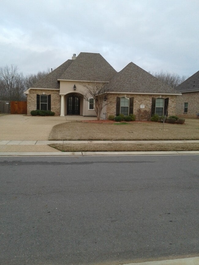 225 Arrowhead Dr in Bossier City, LA - Foto de edificio - Building Photo