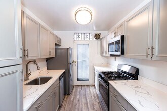 204 M St SW in Washington, DC - Building Photo - Building Photo