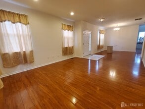 202 Alder Ct in New Brunswick, NJ - Building Photo - Building Photo