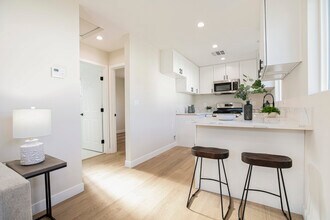 8881 Morehart Ave in Sun Valley, CA - Building Photo - Building Photo