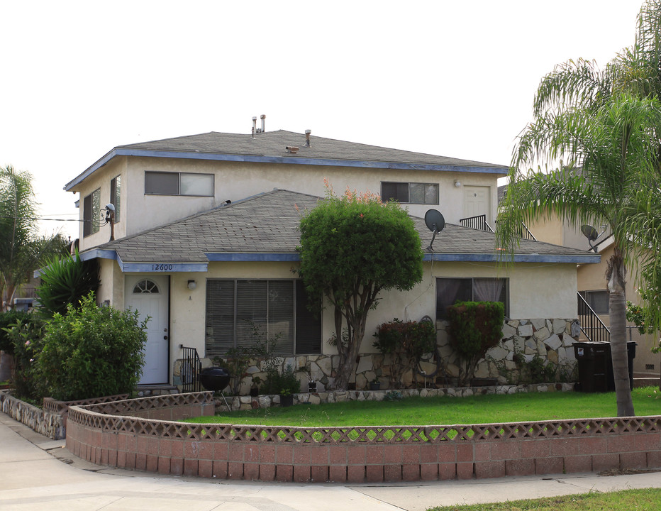 12600 Doty Ave in Hawthorne, CA - Foto de edificio