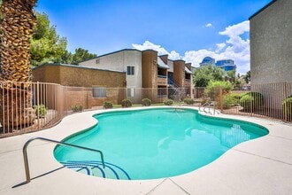 Shadowbrook in Las Vegas, NV - Building Photo - Building Photo