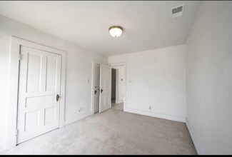 4626 E Washington St in Indianapolis, IN - Building Photo - Building Photo