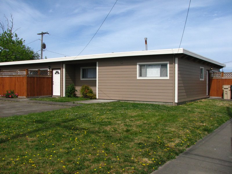 1921-1925 SW Elm St in Albany, OR - Building Photo