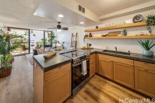 3138 Waialae Ave in Honolulu, HI - Building Photo