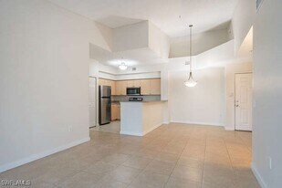 1220 Reserve Way in Naples, FL - Building Photo