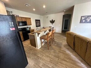 933 Sheldon Ave, Unit B in Kingman, AZ - Building Photo - Building Photo