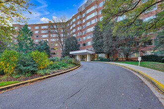 4000 Tunlaw Rd NW, Unit #417 in Washington, DC - Building Photo - Building Photo