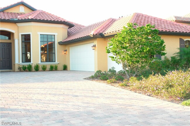 10142 Avalon Lake Cir in Ft. Myers, FL - Building Photo - Building Photo