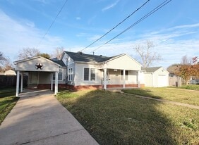 1110 Johnson Ave in Port Neches, TX - Building Photo