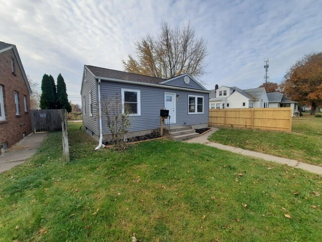2223 Central Ave in Bettendorf, IA - Building Photo - Building Photo