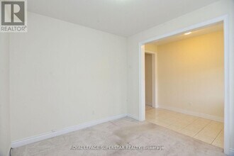 7724 Black Maple Dr in Niagara Falls, ON - Building Photo - Building Photo