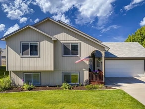 18609 E 11th Ave in Greenacres, WA - Foto de edificio - Building Photo