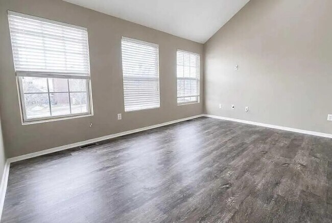 15650 Stone Crossing Dr in Southfield, MI - Building Photo - Building Photo