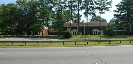 Barrington Circle in Fayetteville, NC - Building Photo - Building Photo