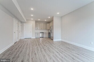 2162 E Norris St, Unit 303 in Philadelphia, PA - Building Photo - Building Photo