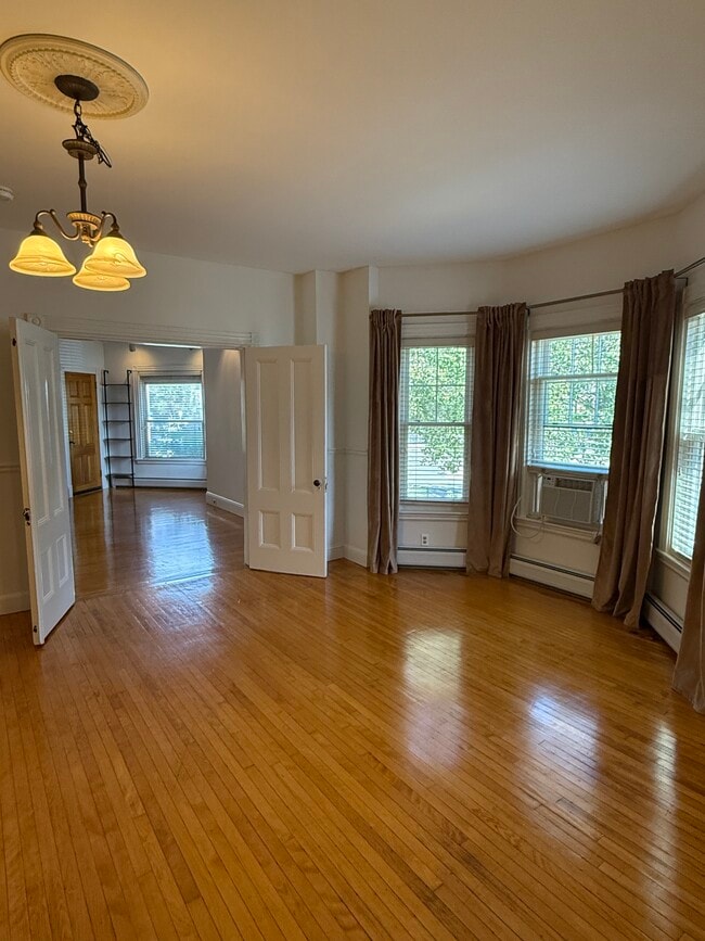 27 Holton St, Unit 1