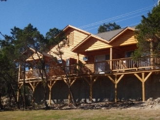 Creekside Villas in Canyon Lake, TX - Building Photo